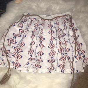 Cute white casual skirt.